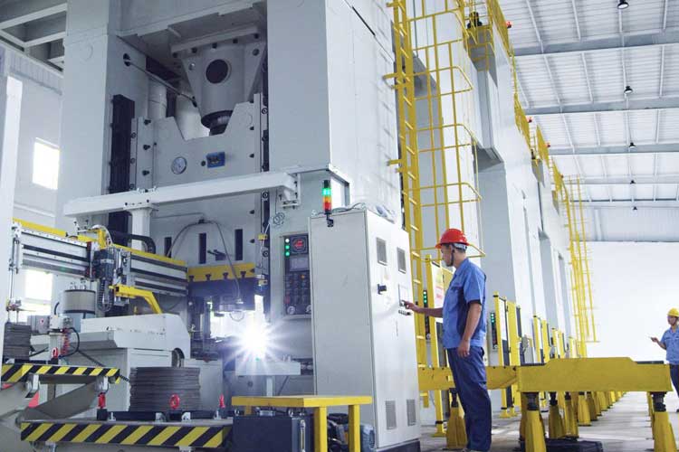 1527926756493496.jpg 轮框车间.jpg